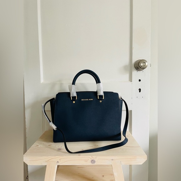 Michael Kors Selma Satchel Saffiano Leather Size LG in Navy - Picture 2 of 4